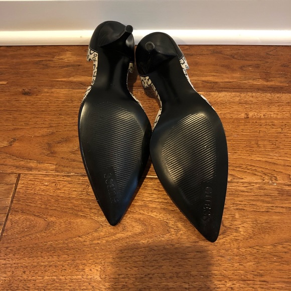 Guess Pumps - Picture 7 of 7